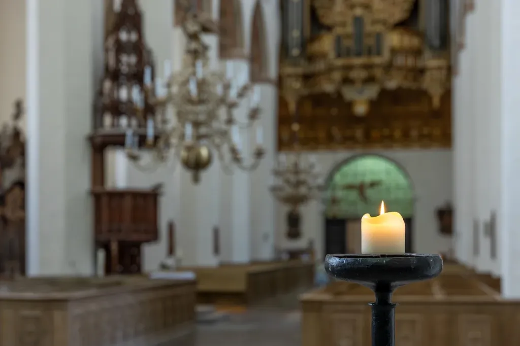 Jak dopasować lichtarz do stylu ołtarza
